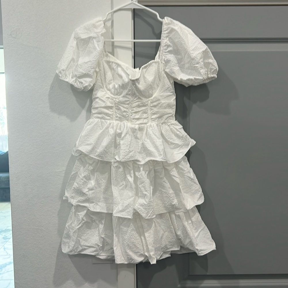 White crinkle cut tiered dress US SIZE 6